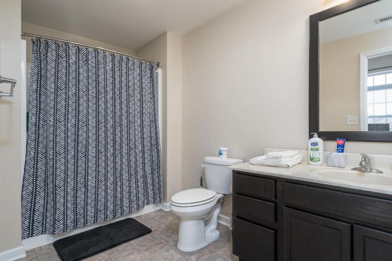Private Bedroom Downtown Indy - Shared 印第安納波利斯 外观 照片